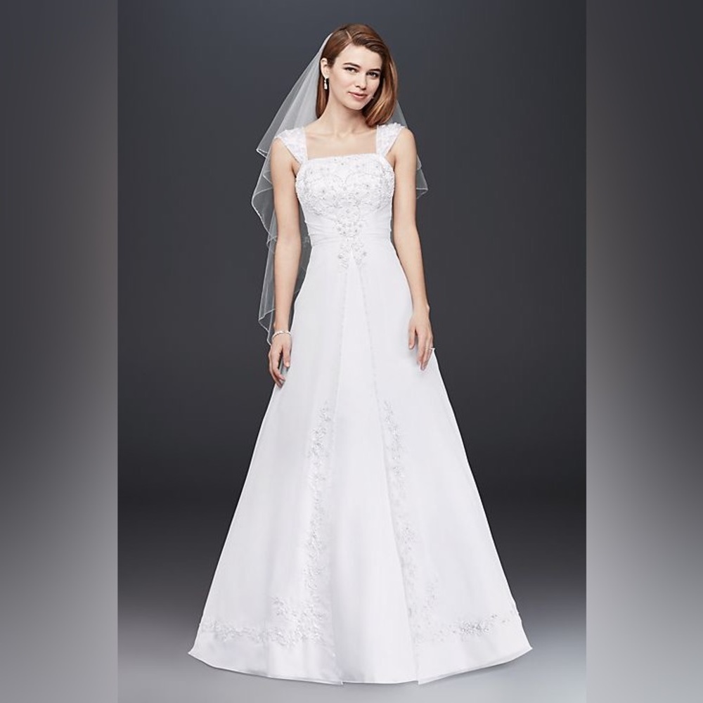 *BRAND NEW* David’s Bridal Wedding Dress - Picture 4 of 7